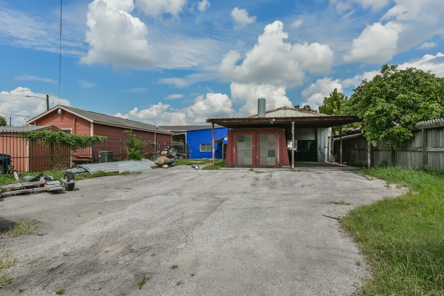 More Photos Of 1106 Wayside Dr, Houston Auto Repair For Sale