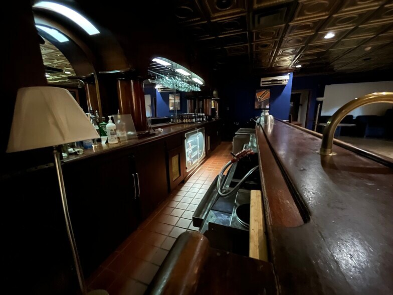 More Photos Of 5805 W Kellogg Dr, Wichita Hotel For Lease