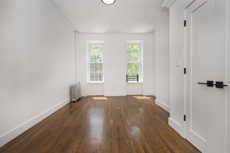 More Photos Of 60 Diamond St, Brooklyn Apartments For Sale