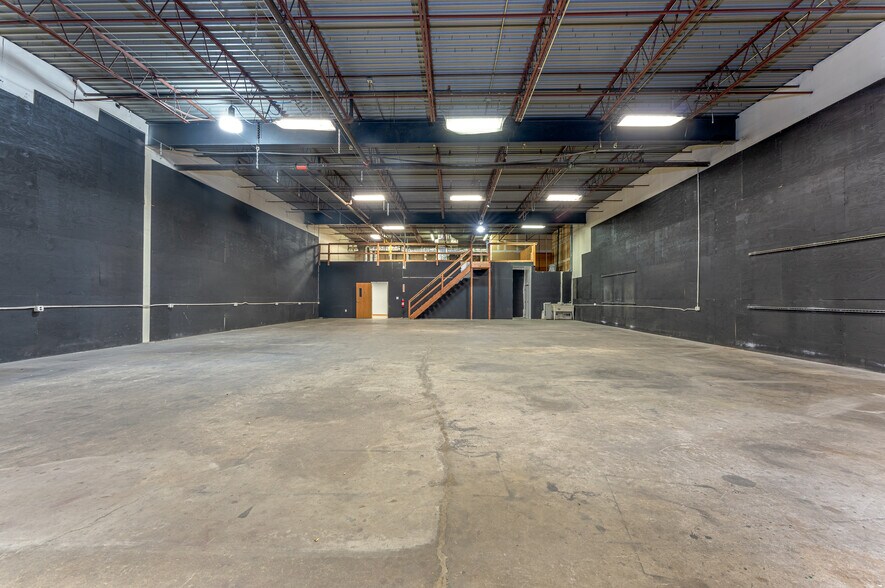 More Photos Of 131 Leeder Hill Dr, Hamden Warehouse For Sale