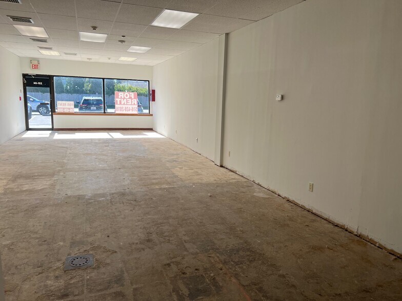 More Photos Of 231 Robbins Ln, Syosset Storefront For Lease