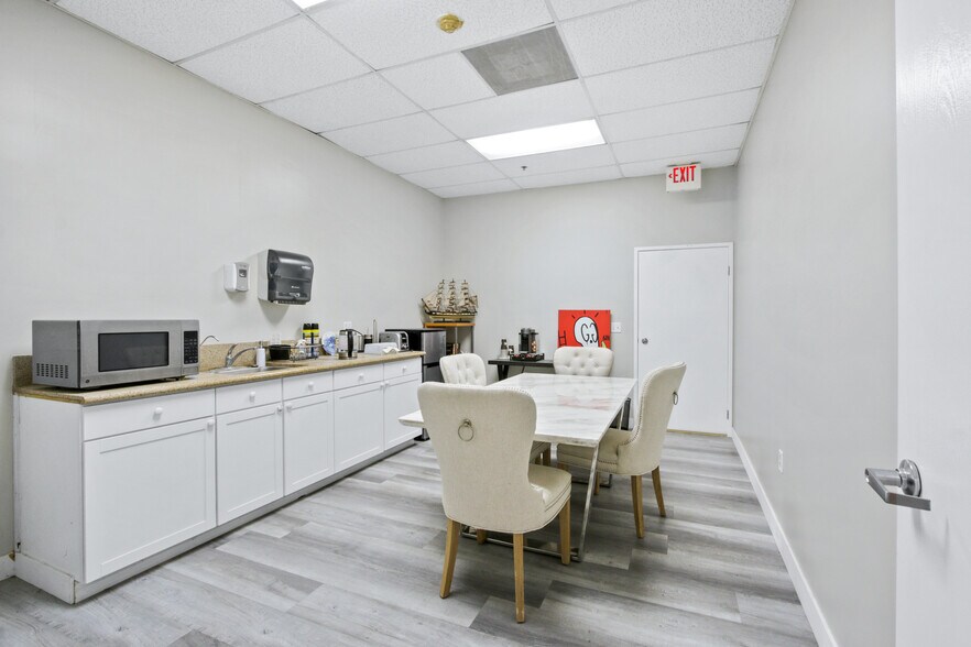 More Photos Of 19143 S Hamilton Ave, Gardena Warehouse For Sale