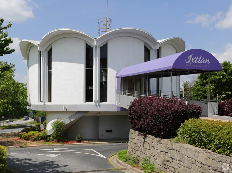 Primary Photo Of 2160 Monroe Dr NE, Atlanta Restaurant For Lease