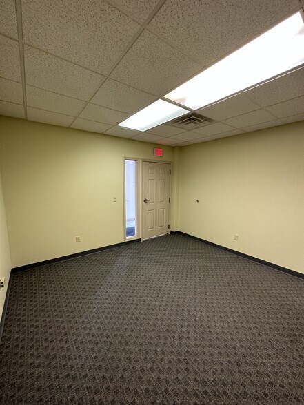 More Photos Of 21150 W Capitol Dr, Brookfield Loft Creative Space For Sale