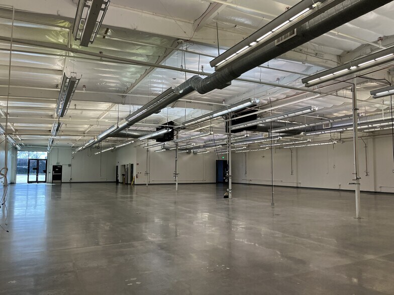 More Photos Of 2189 Leghorn St, Mountain View Research And Development For Lease