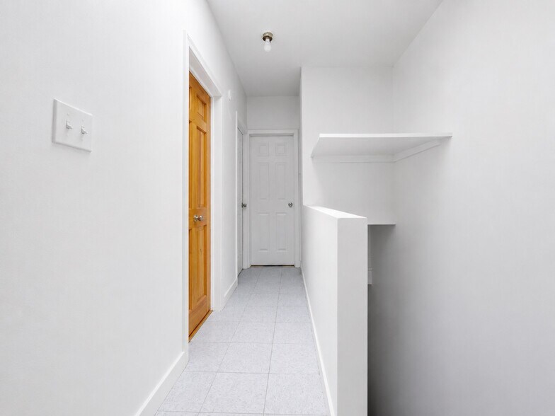 More Photos Of 320 Jackson Ave, Bronx Flex For Sale
