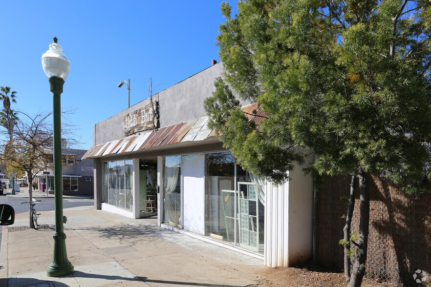 More Photos Of 404 E Grand Ave, Escondido Showroom For Lease