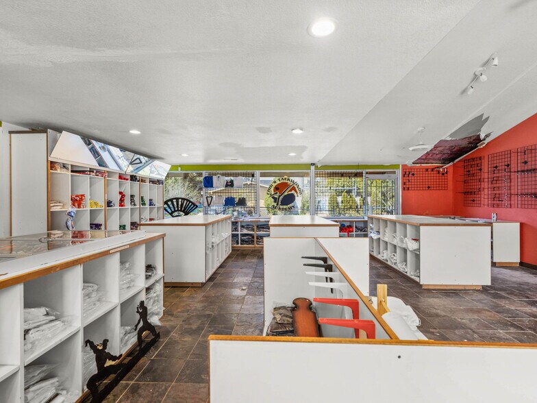 More Photos Of 11702 NE Halsey St, Portland Freestanding For Sale
