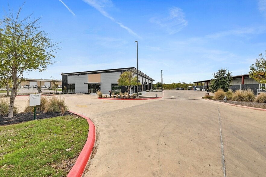 More Photos Of 300 Co 199 rd, Hutto Flex For Lease