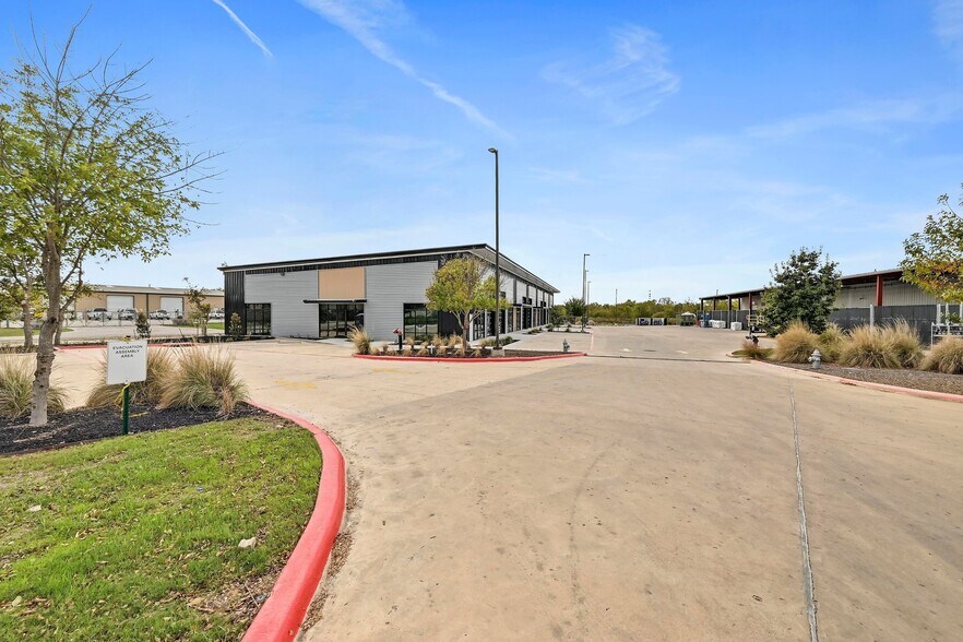 More Photos Of 300 Co Rd 199, Hutto Flex For Lease