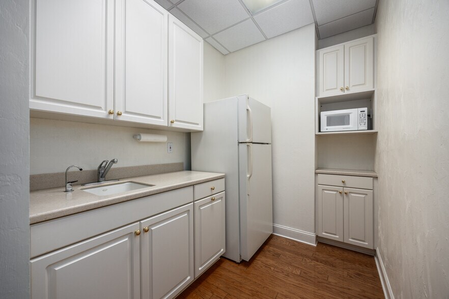 More Photos Of 2750 NW 43rd St, Gainesville Office For Lease