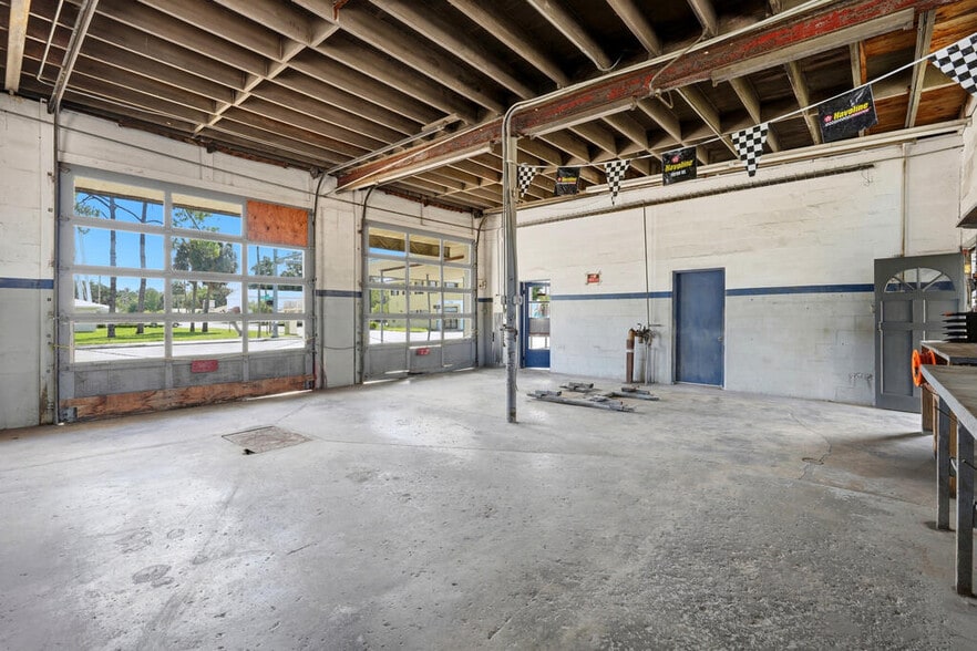 More Photos Of 10 N Main St, Chiefland Service Station For Sale