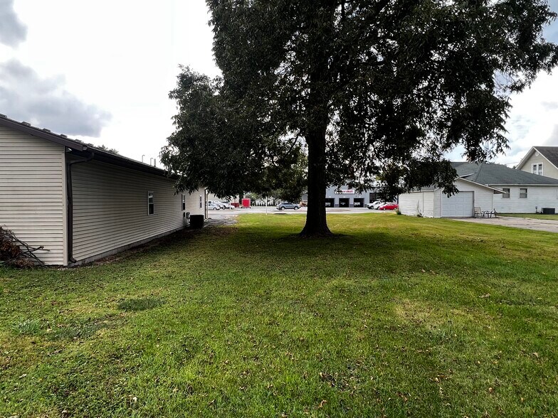 More Photos Of 1120 E Jackson St, Macomb Freestanding For Sale