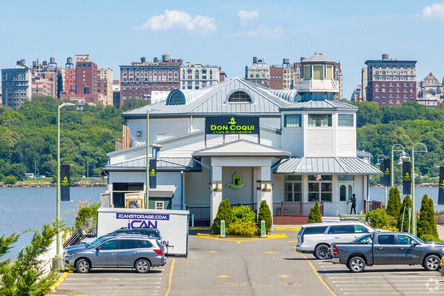 More Photos Of 541 River Rd, Edgewater Restaurant For Lease