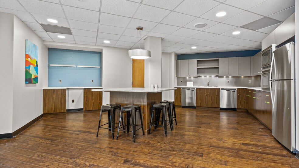 More Photos Of 888 Worcester St, Wellesley Office For Sale