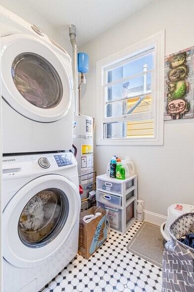 More Photos Of 2543-2545 24th St, San Francisco Storefront Retail Residential For Sale