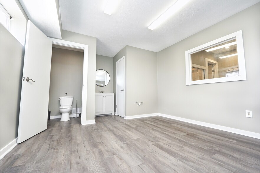 More Photos Of 11415 Chamberlain Rd, Mantua Warehouse For Sale