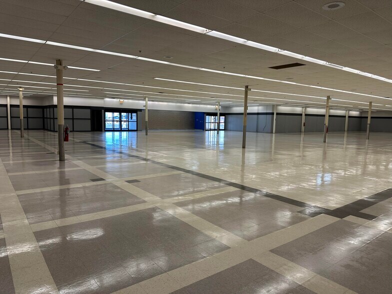 More Photos Of 1901-1929 Post Rd, Plover Storefront For Lease