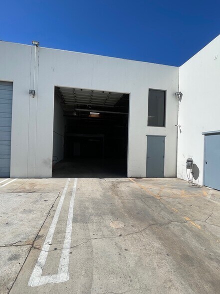 More Photos Of 19428-19434 Business Center Dr, Northridge Warehouse For Lease