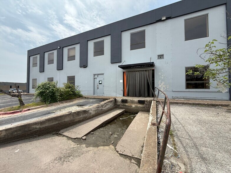 More Photos Of 1606 Headway Cir, Austin Light Manufacturing For Lease