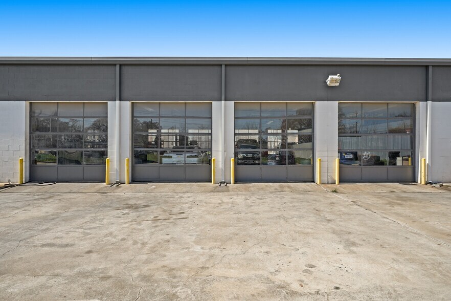 More Photos Of 2343 S Kirkwood Rd, Houston Auto Repair For Sale