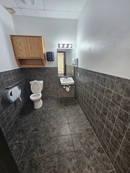 More Photos Of 2719 E Elms Rd, Killeen Warehouse For Lease