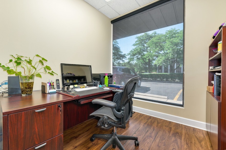 More Photos Of 900-908 Waukegan Rd, Glenview Medical For Lease
