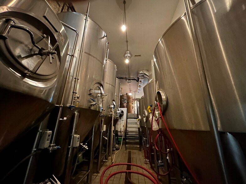 More Photos Of 2323 N Milwaukee Ave, Chicago Restaurant For Sale