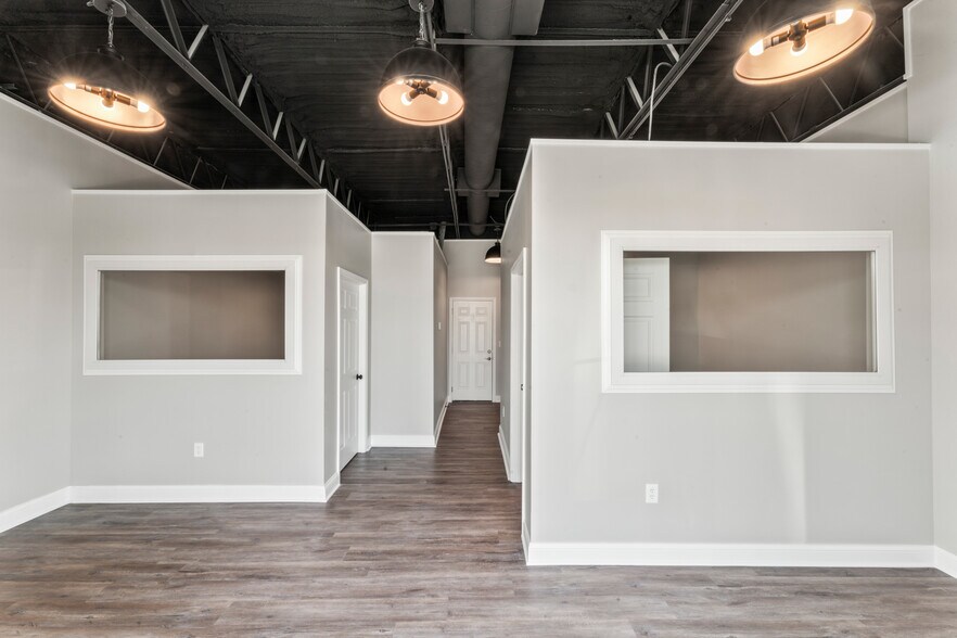 More Photos Of 7801-7811 Shawnee Mission Pky, Overland Park Freestanding For Lease