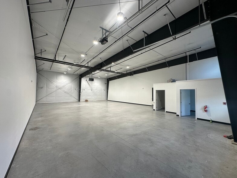 More Photos Of Industrial Park (73) Rd, Saco Warehouse For Sale
