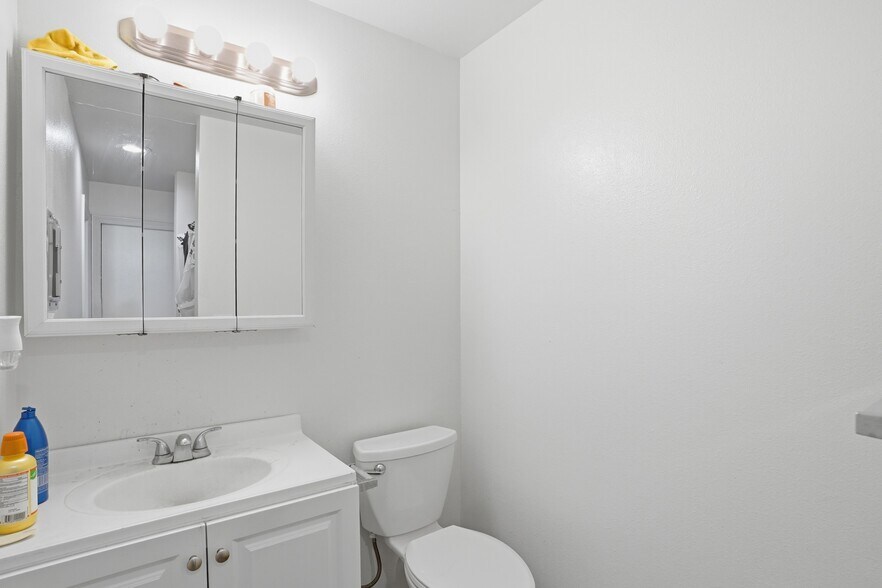 More Photos Of 2141 10th St, Los Osos Drugstore For Sale