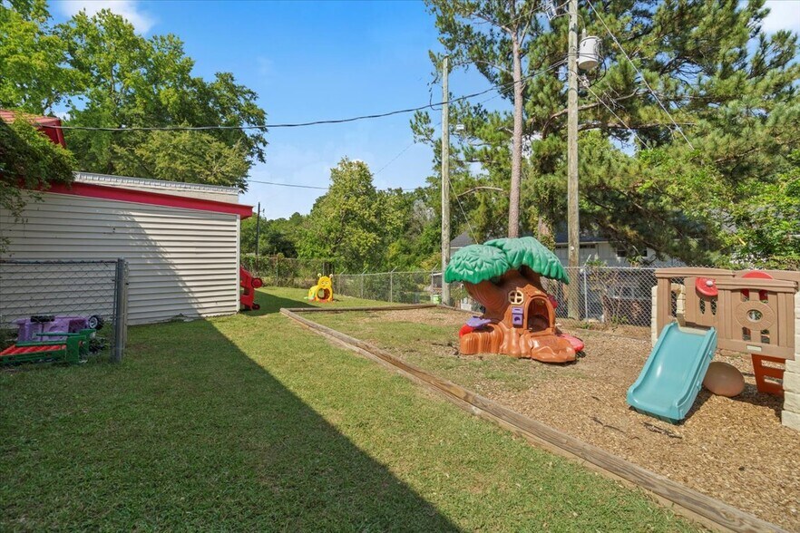 More Photos Of 1718 S Beltline Blvd, Columbia Daycare Center For Sale