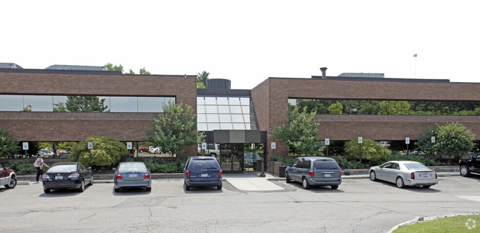 More Photos Of 31500 Telegraph Rd, Bingham Farms Medical For Lease