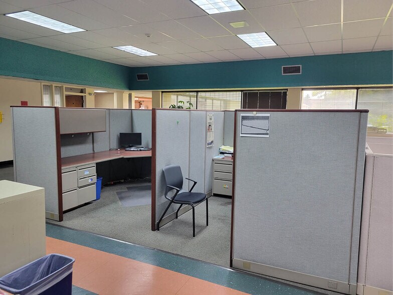 More Photos Of 621 N Chestnut St, North Platte Flex For Sale