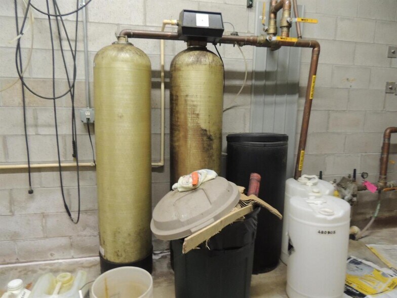 More Photos Of 375 S Main St, Clintonville Specialty For Sale