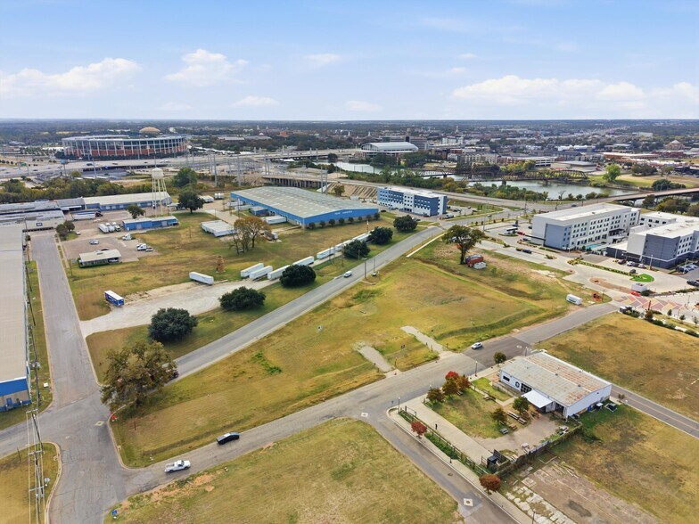 Primary Photo Of 425 Bridge st, Waco Land For Sale