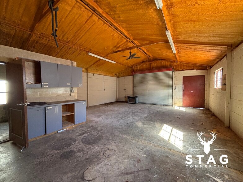 More Photos Of 711 S Elm St, Denton Office For Lease