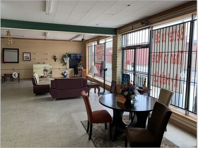 More Photos Of 25 Smith St, Fairburn Freestanding For Lease