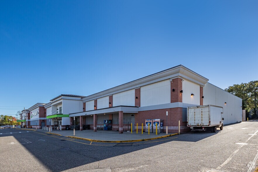 More Photos Of 1615 Old Country Rd, Riverhead Freestanding For Lease