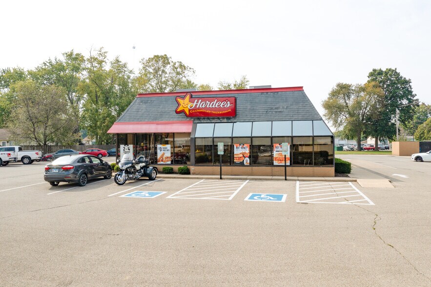 More Photos Of 331 N Main St, Chatham Fast Food For Sale