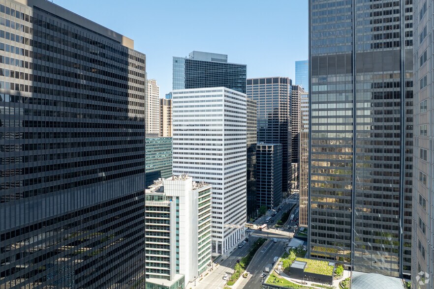 More Photos Of 200 S Wacker Dr, Chicago Office For Lease