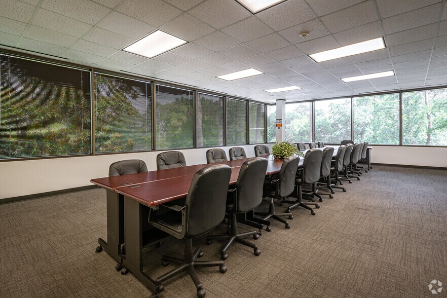 More Photos Of 110-140 Cypress Station Dr, Houston Unknown For Lease