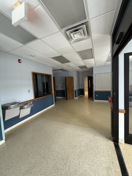 More Photos Of 305 River Dr, LaFollette Medical For Sale