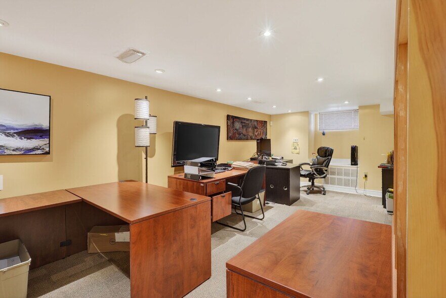 More Photos Of 464 Somerset St W, Ottawa Office For Sale