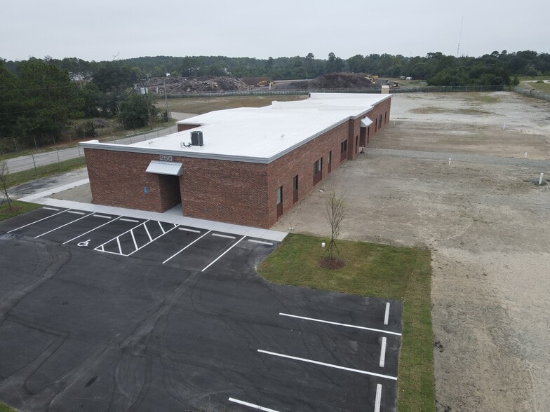 More Photos Of 250 Raleigh St, Wilmington Warehouse For Lease