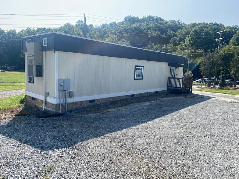 More Photos Of 28 Ridgeway Ave, Etowah Service For Sale