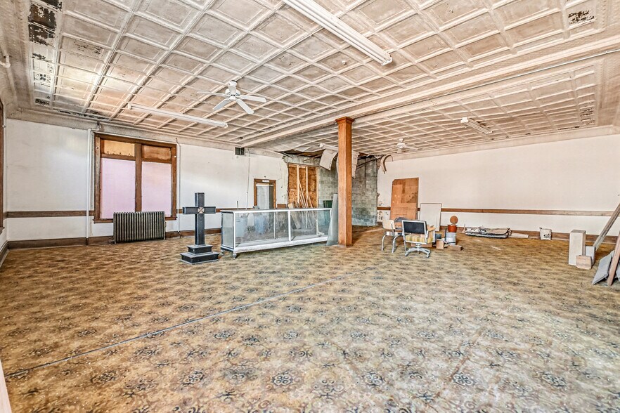 More Photos Of 422 E Coolbaugh St, Red Oak Storefront Retail Office For Sale