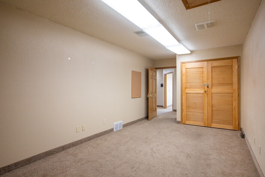 More Photos Of 1411 W Dakota Pkwy, Williston Office For Lease