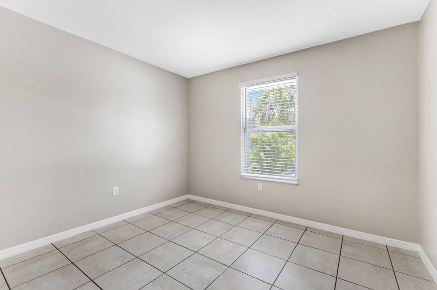More Photos Of 6240 Rattlesnake Hammock Rd, Naples Apartments For Sale