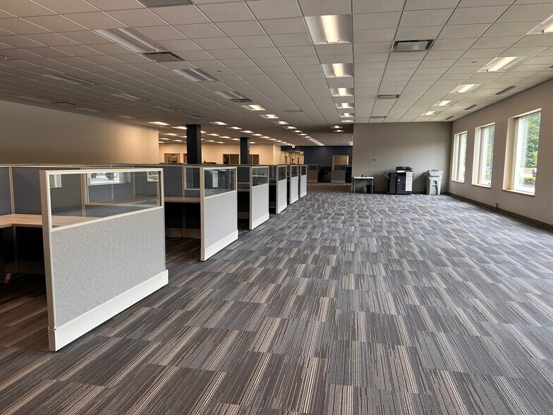 More Photos Of 300 Foxborough Blvd, Foxborough Light Manufacturing For Lease